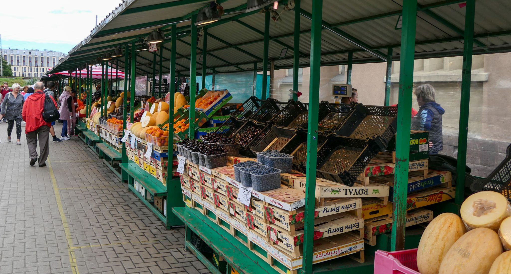 Ein Stand des riesigen Obst- und Gemüsemarktes in Riga
